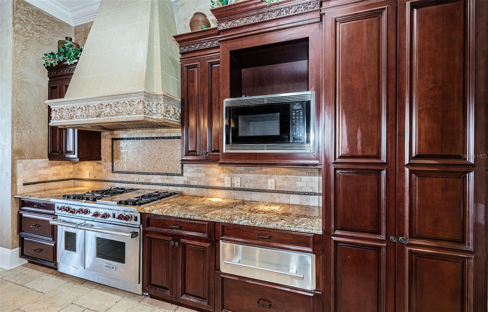 TB8472678 Property Photo