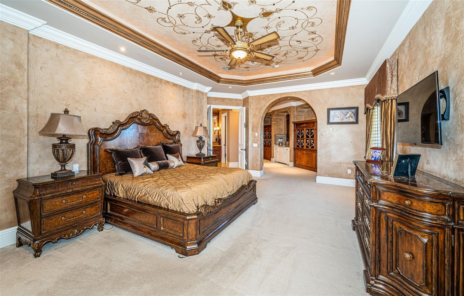 TB8472678 Property Photo