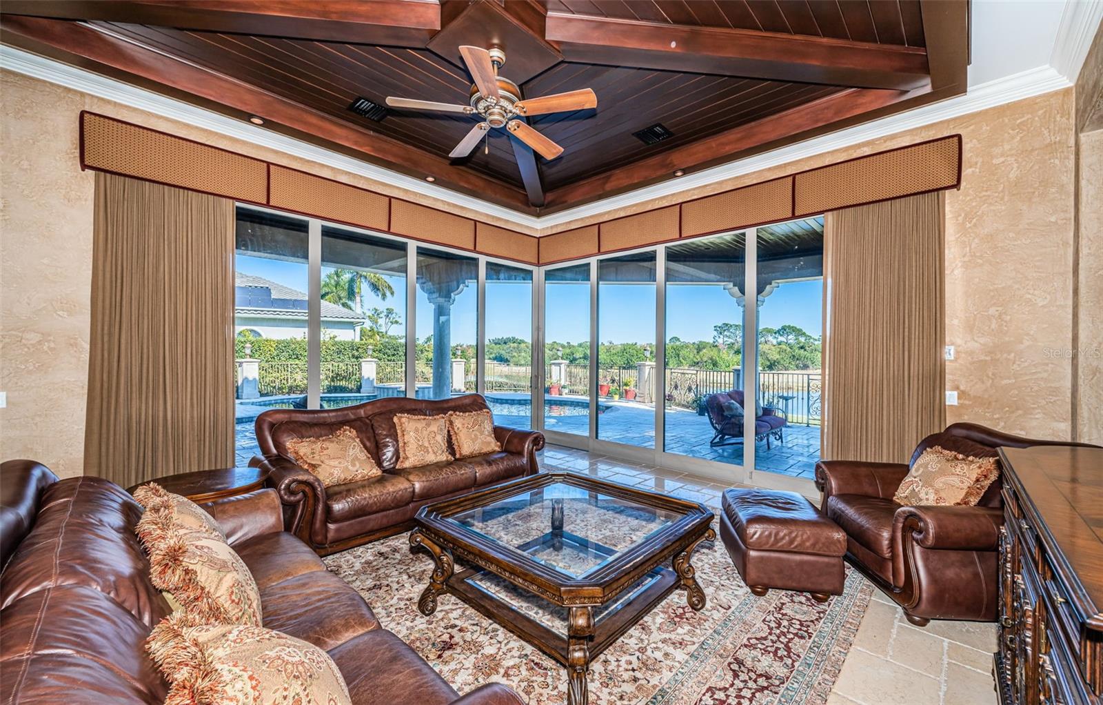 TB8472678 Property Photo