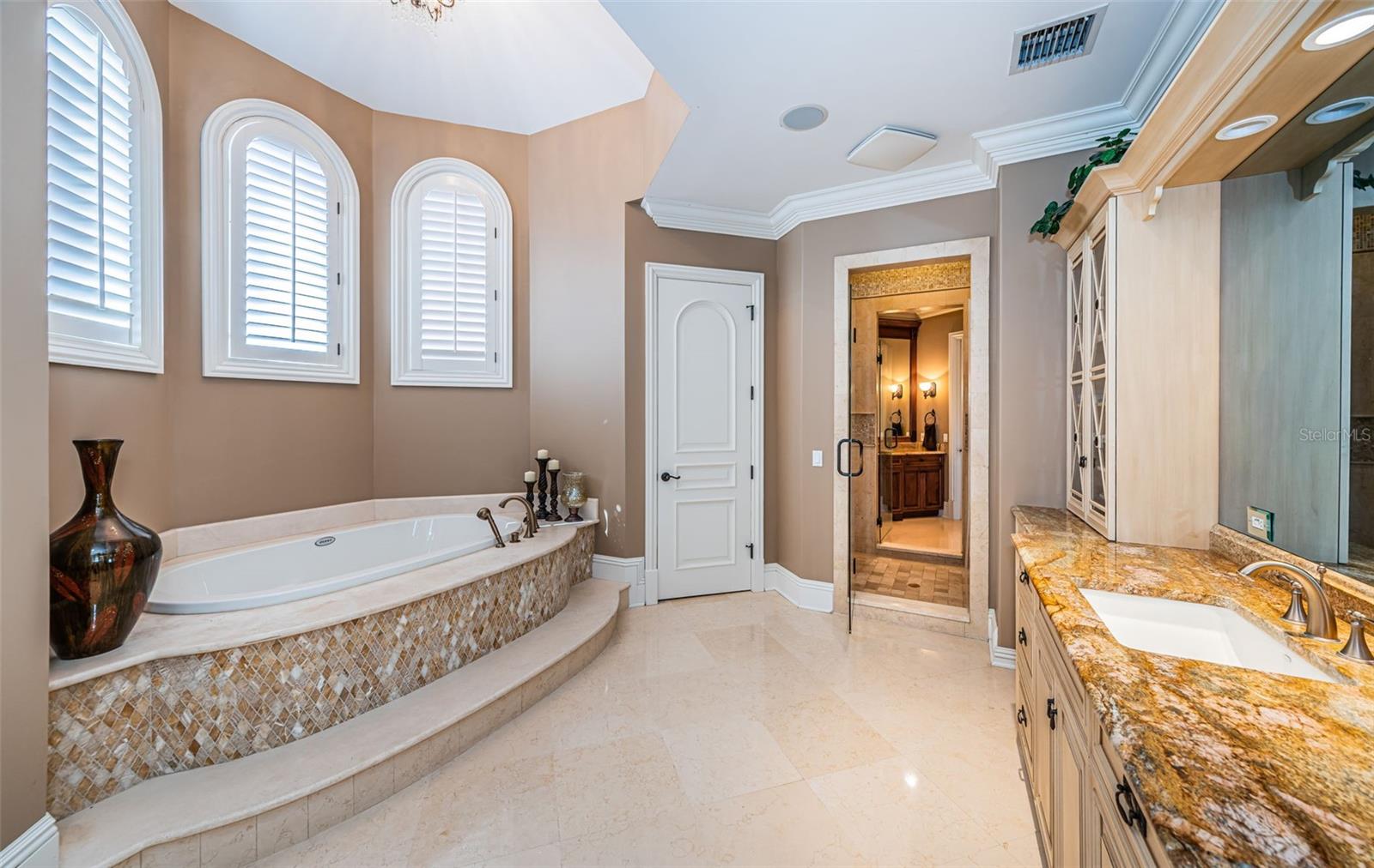 TB8472678 Property Photo