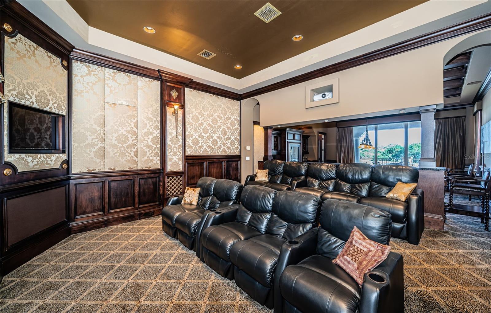 TB8472678 Property Photo