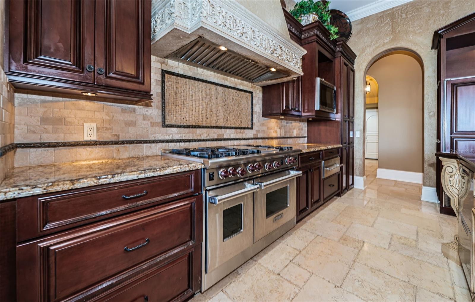 TB8472678 Property Photo