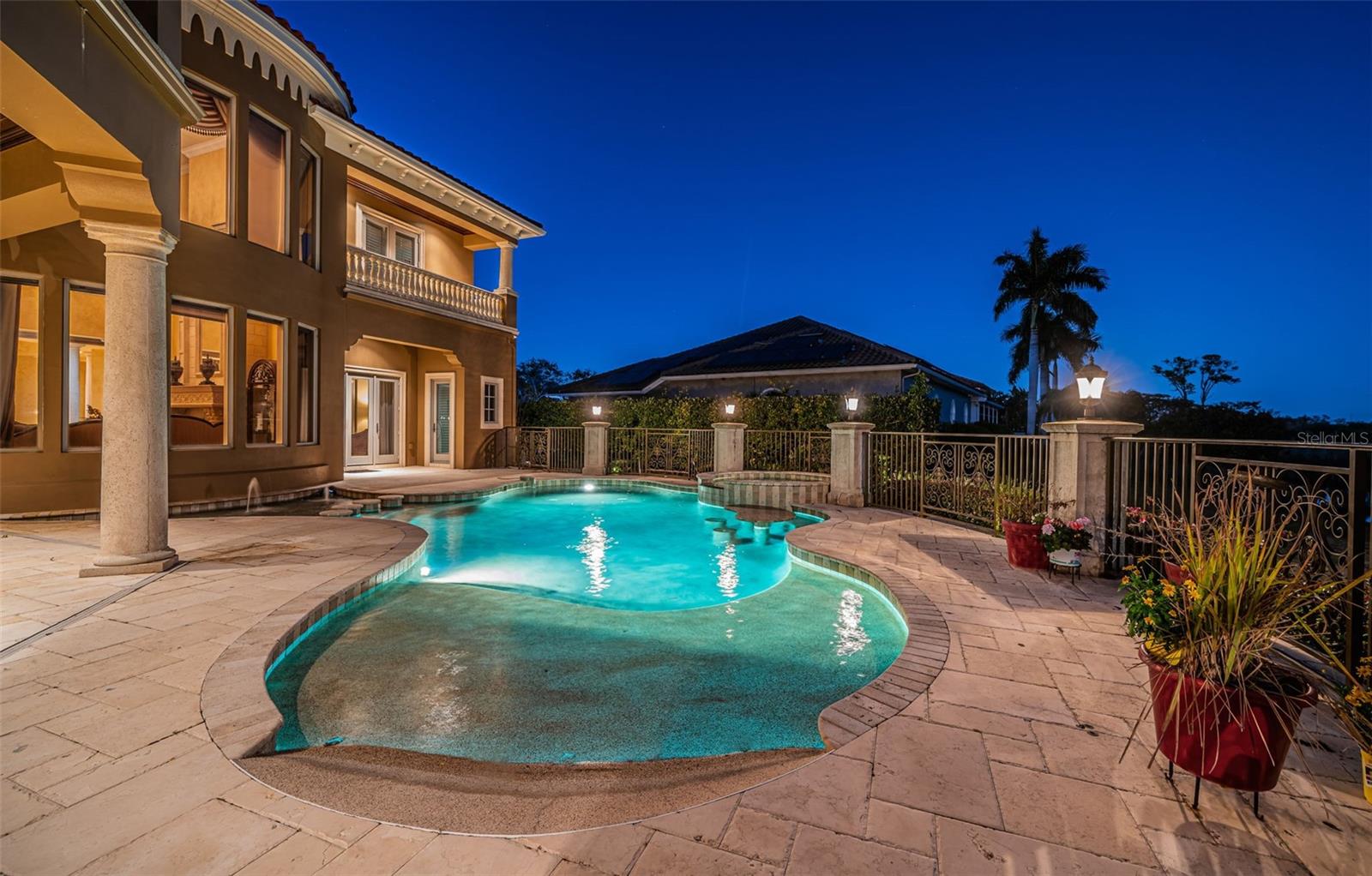 TB8472678 Property Photo