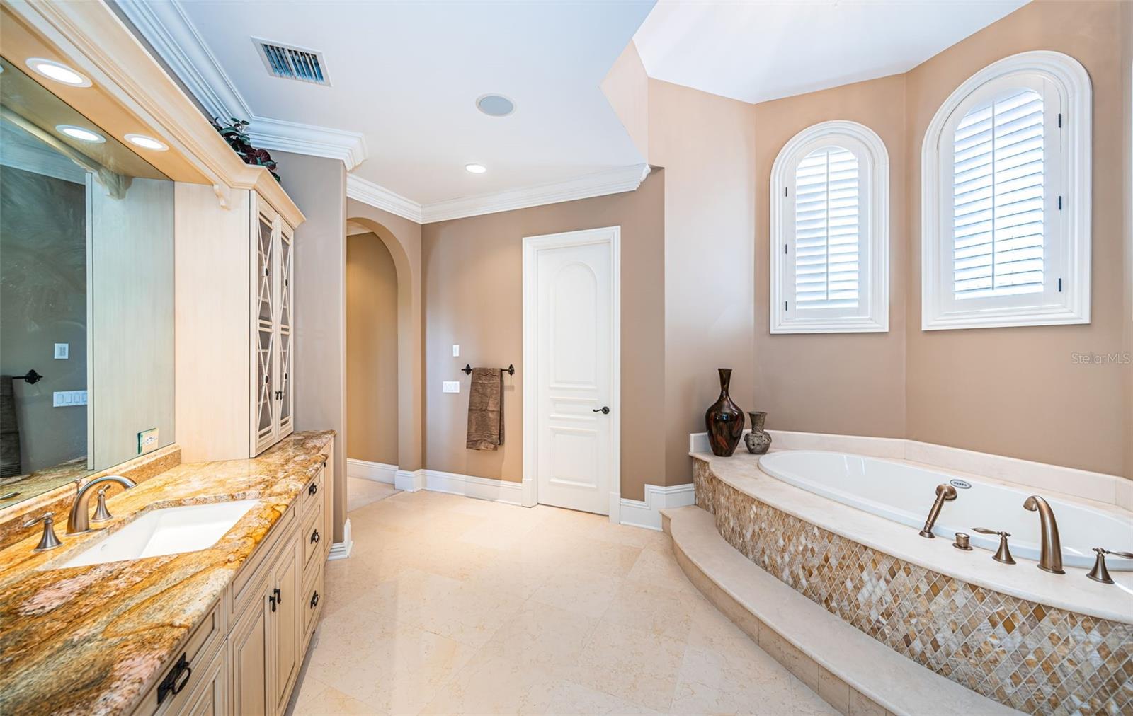 TB8472678 Property Photo