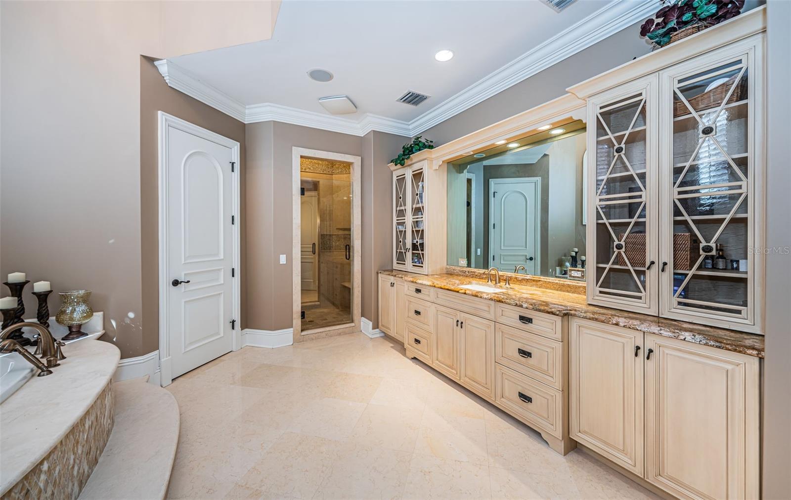 TB8472678 Property Photo