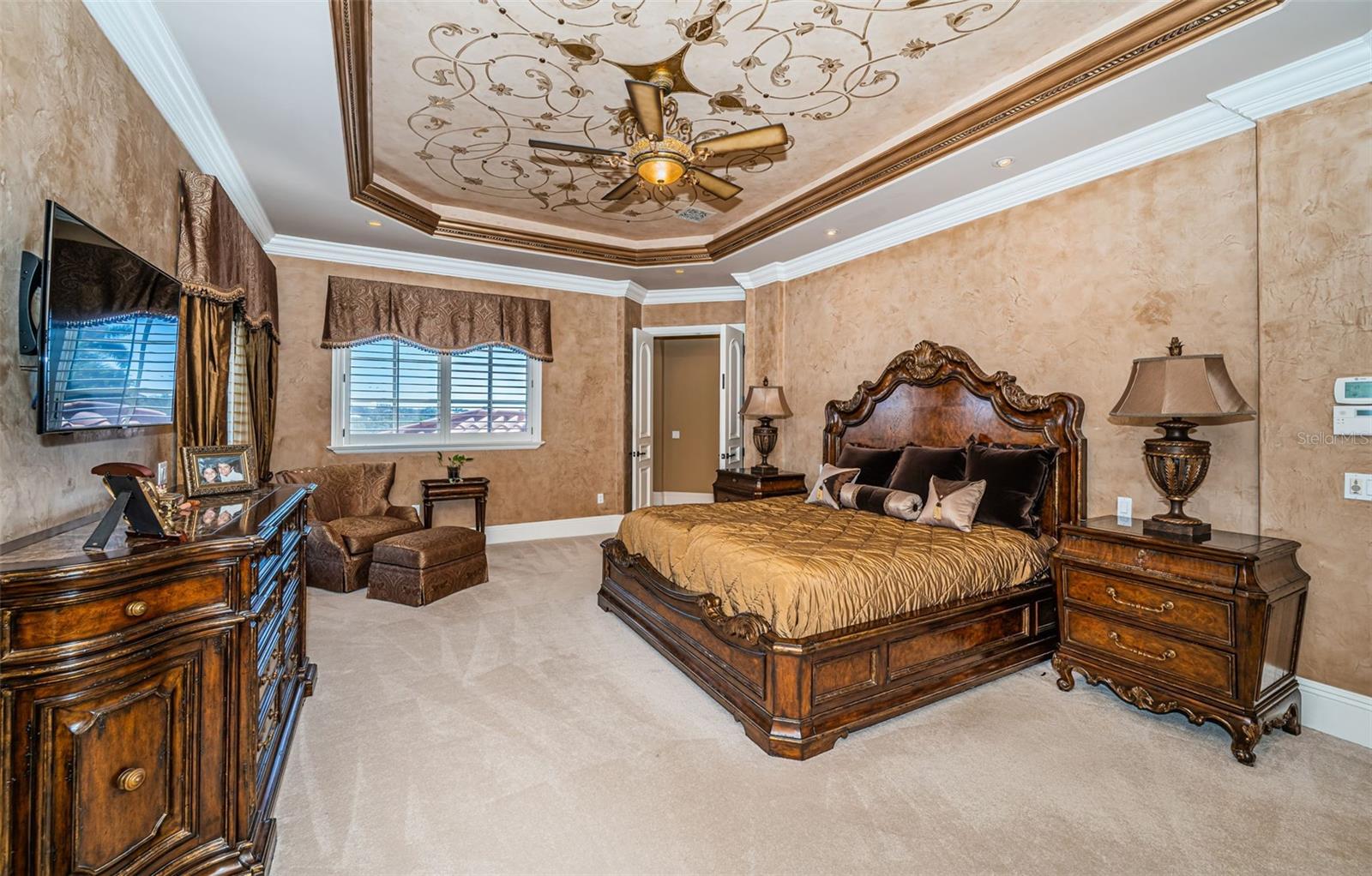 TB8472678 Property Photo