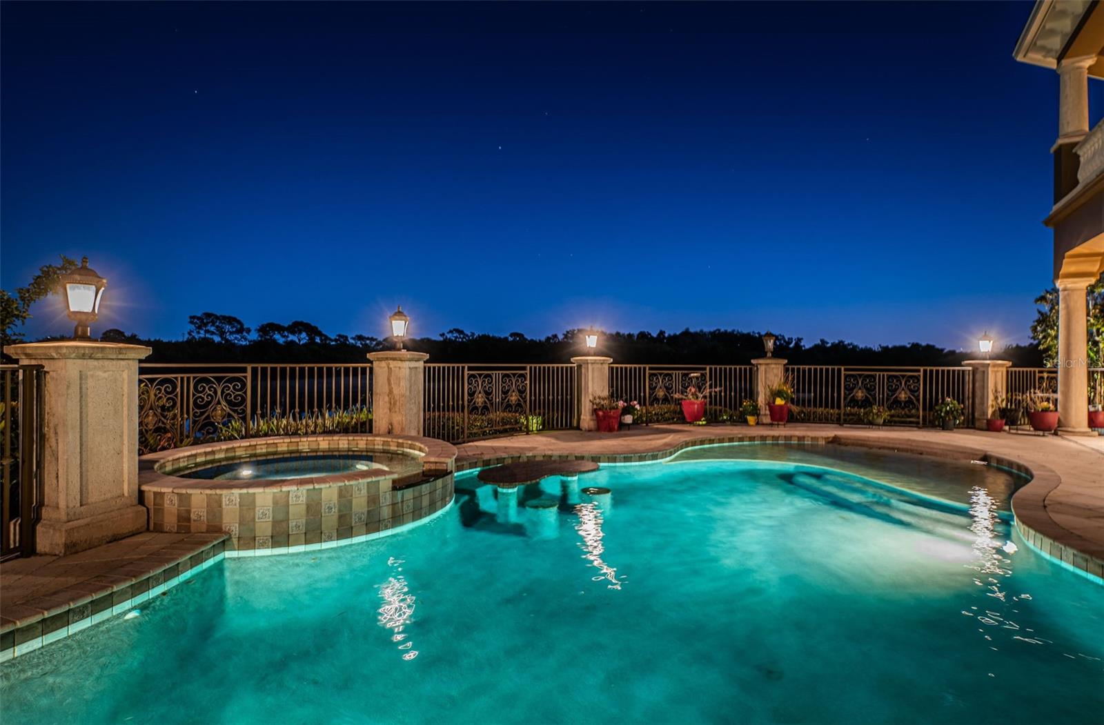 TB8472678 Property Photo