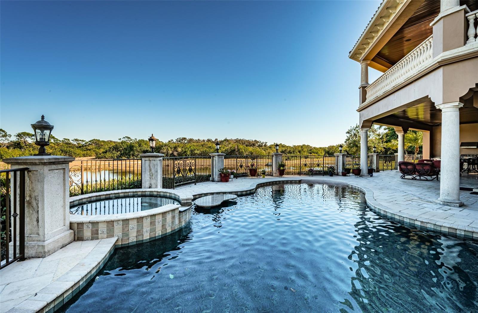 TB8472678 Property Photo