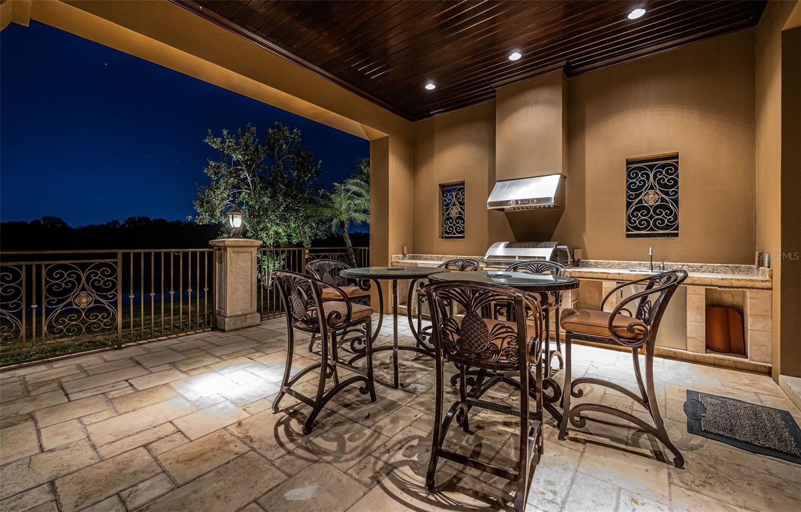 TB8472678 Property Photo