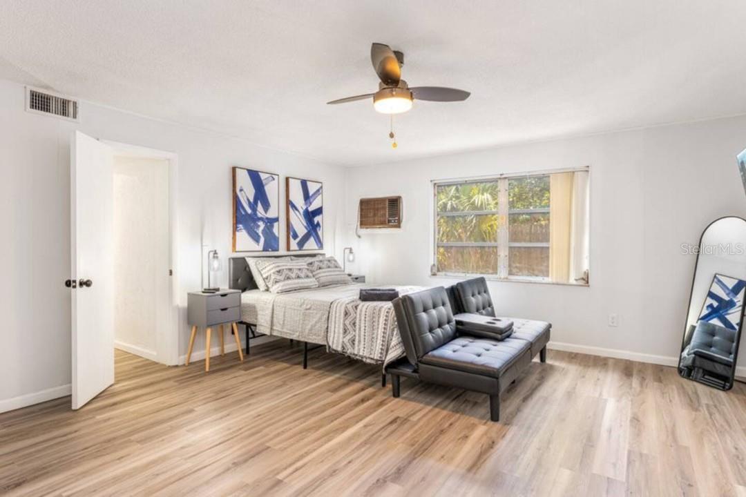 1214 N PINE HILLS RD, ORLANDO, FL, 32808