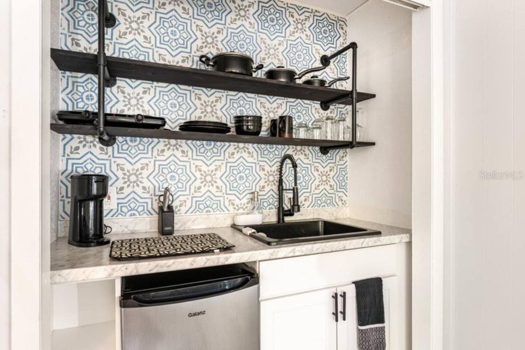 1214 N PINE HILLS RD, ORLANDO, FL, 32808