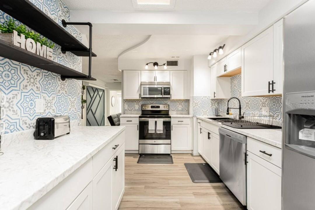 1214 N PINE HILLS RD, ORLANDO, FL, 32808