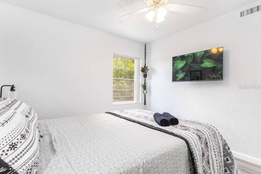 1214 N PINE HILLS RD, ORLANDO, FL, 32808
