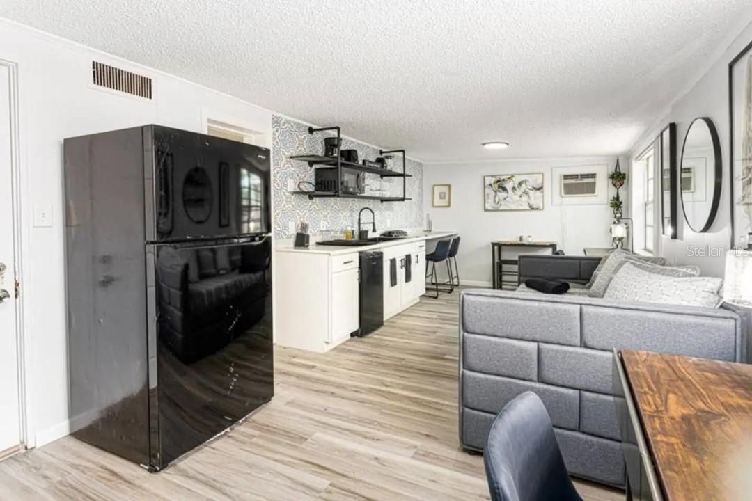 1214 N PINE HILLS RD, ORLANDO, FL, 32808