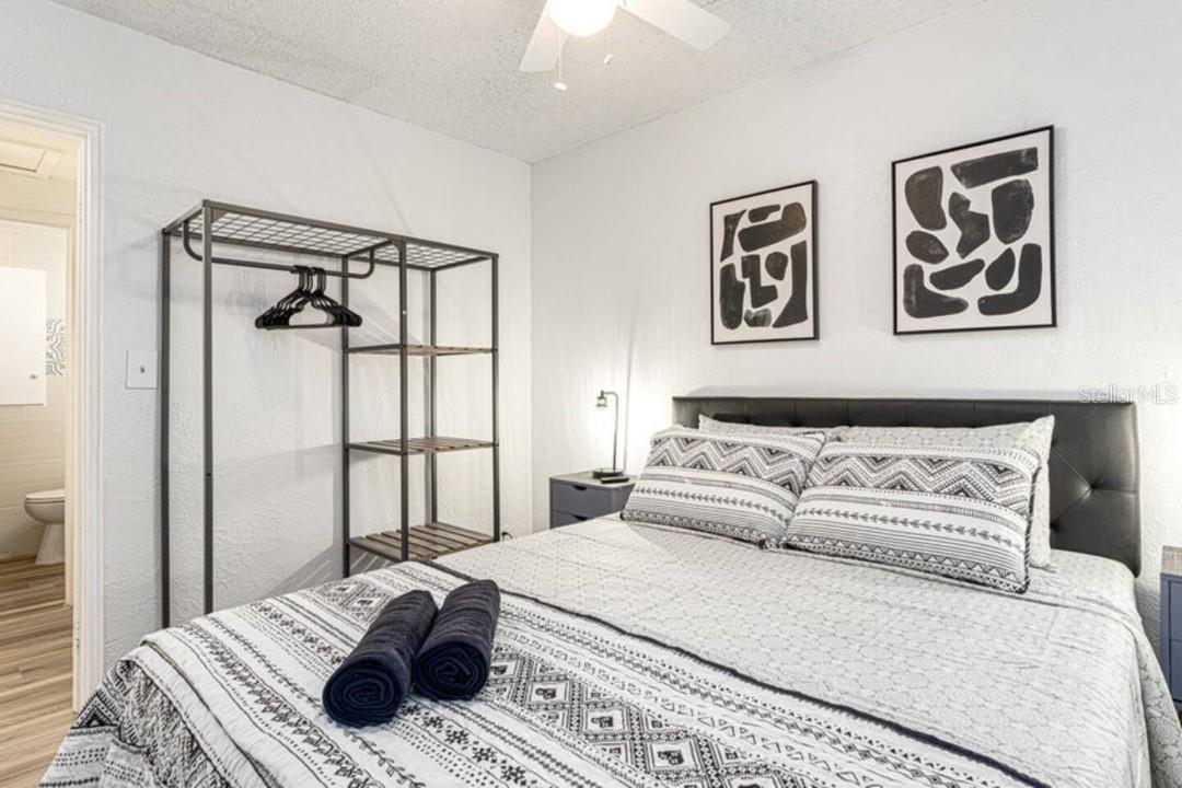 1214 N PINE HILLS RD, ORLANDO, FL, 32808