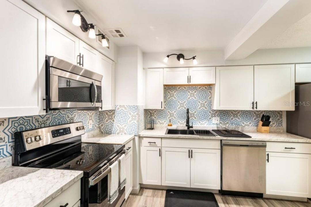 1214 N PINE HILLS RD, ORLANDO, FL, 32808