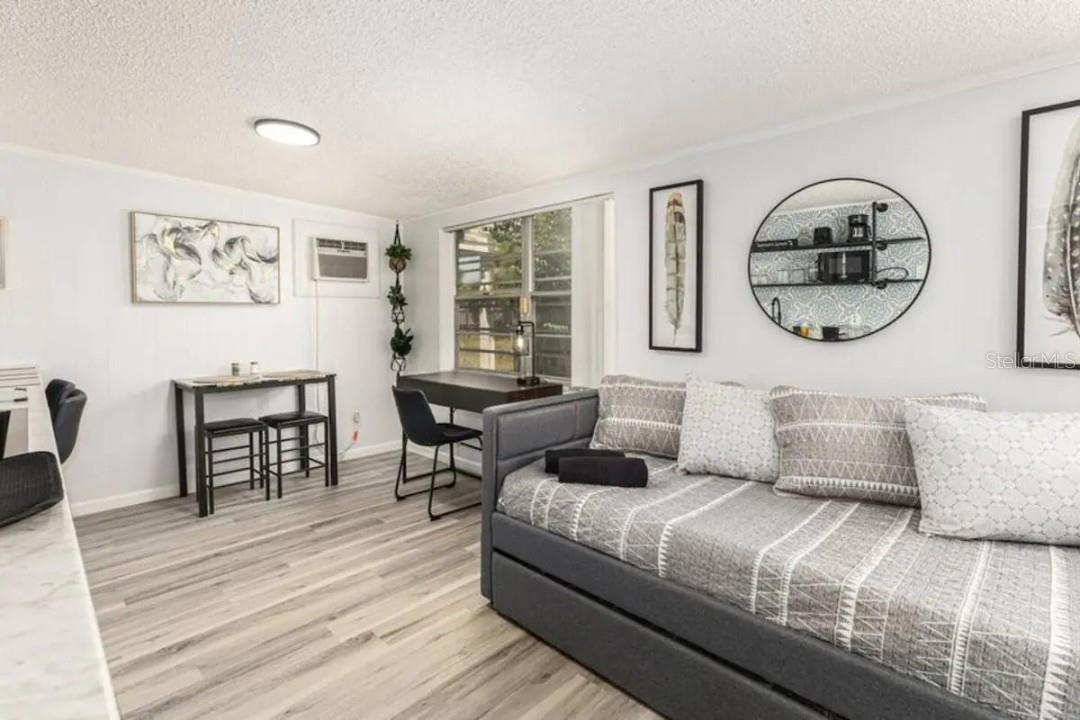 1214 N PINE HILLS RD, ORLANDO, FL, 32808