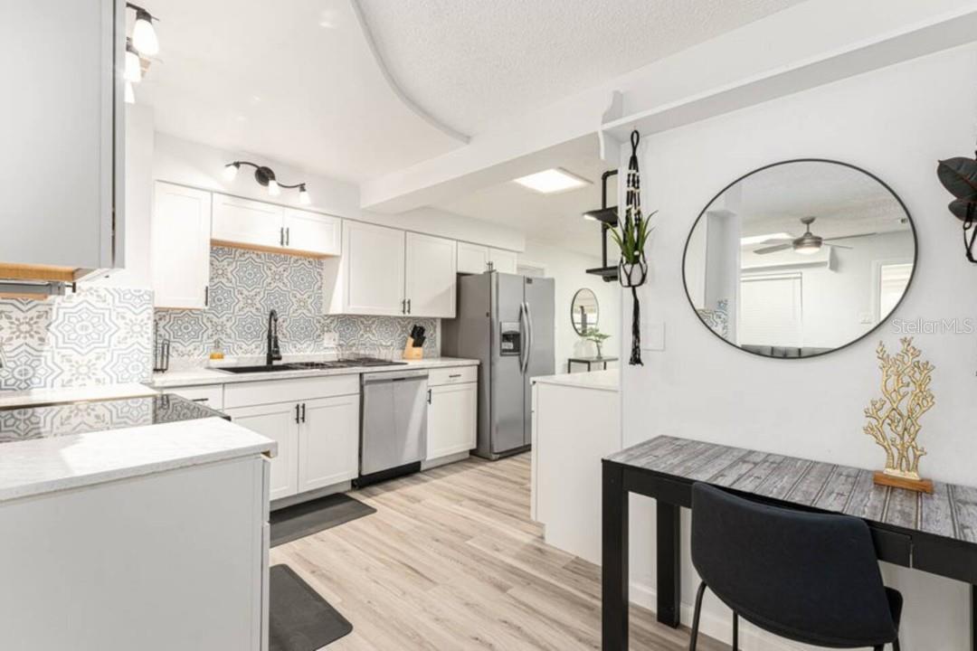 1214 N PINE HILLS RD, ORLANDO, FL, 32808