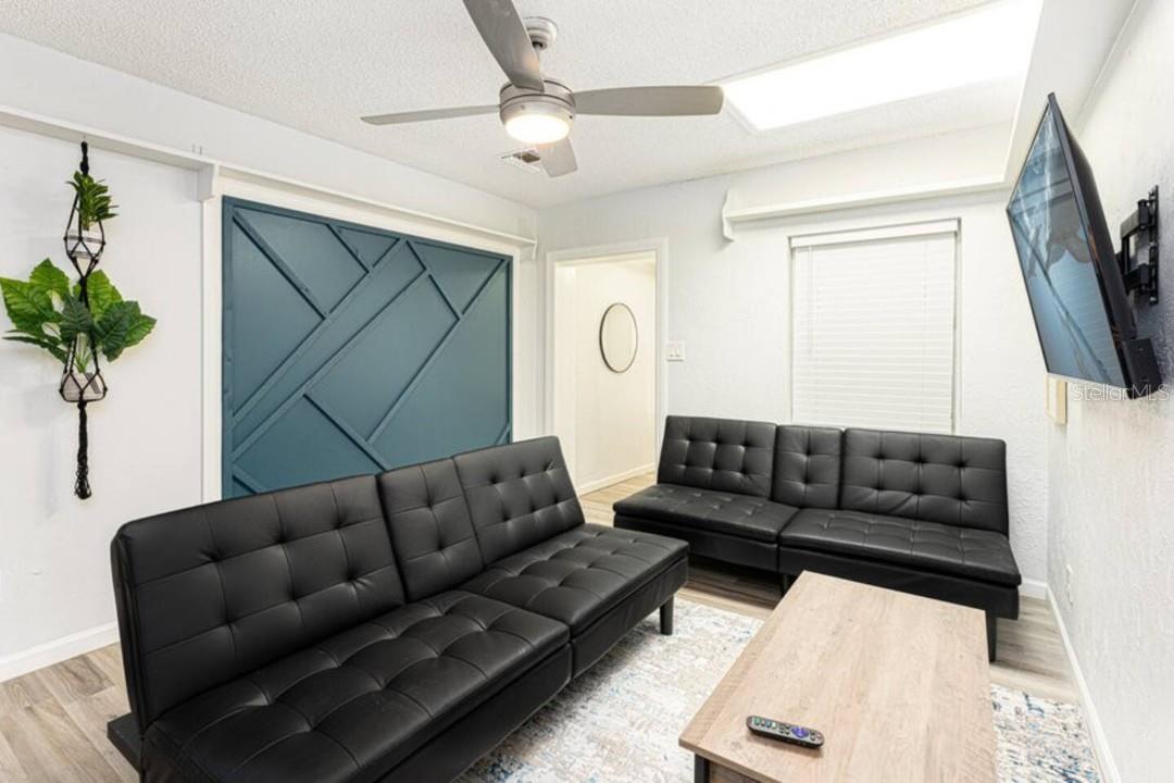 1214 N PINE HILLS RD, ORLANDO, FL, 32808
