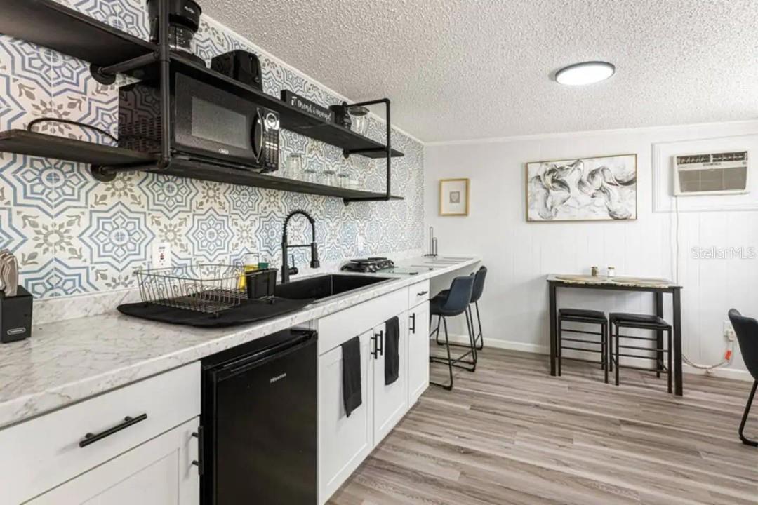 1214 N PINE HILLS RD, ORLANDO, FL, 32808