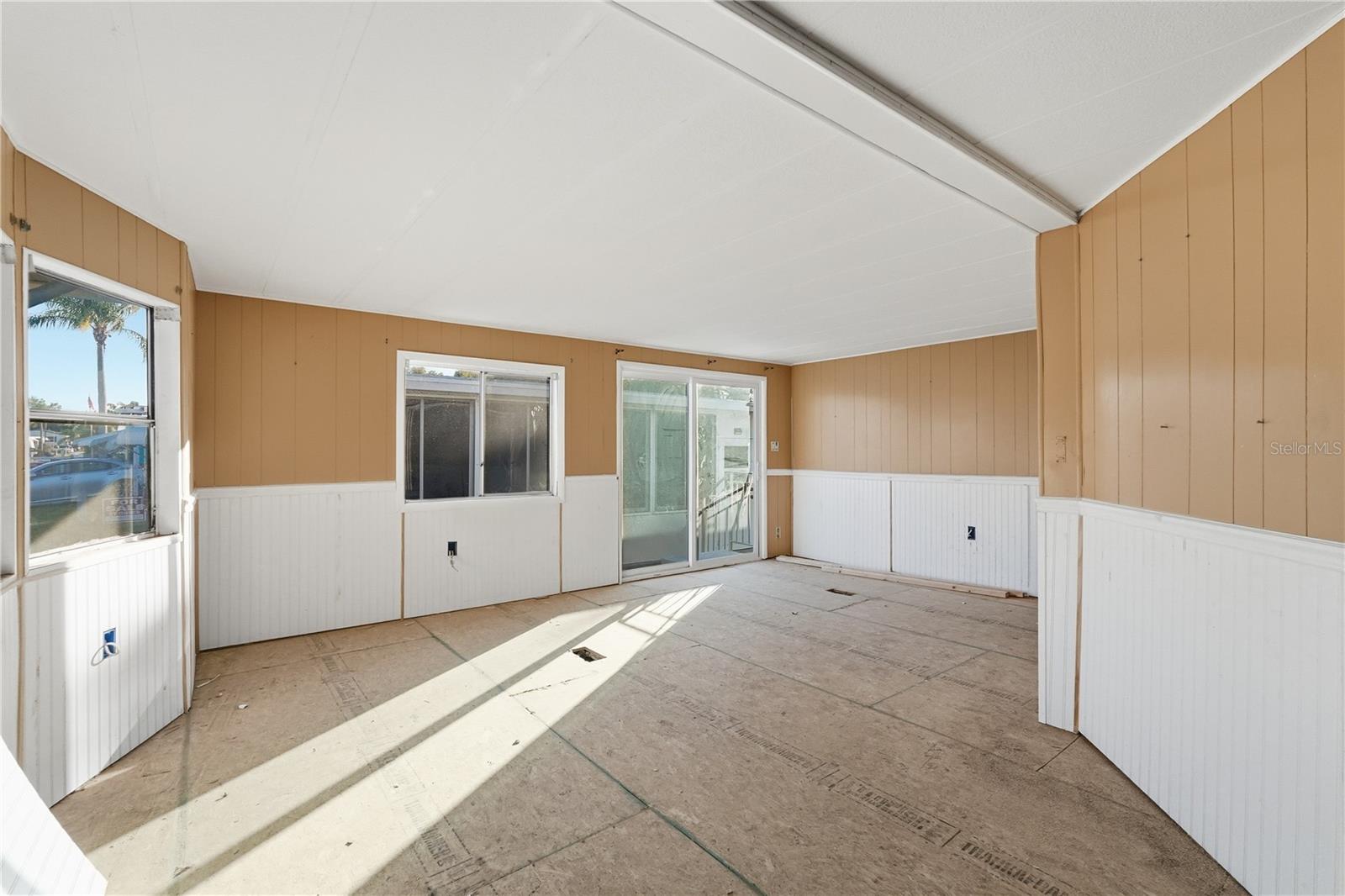 TB8472702 Property Photo