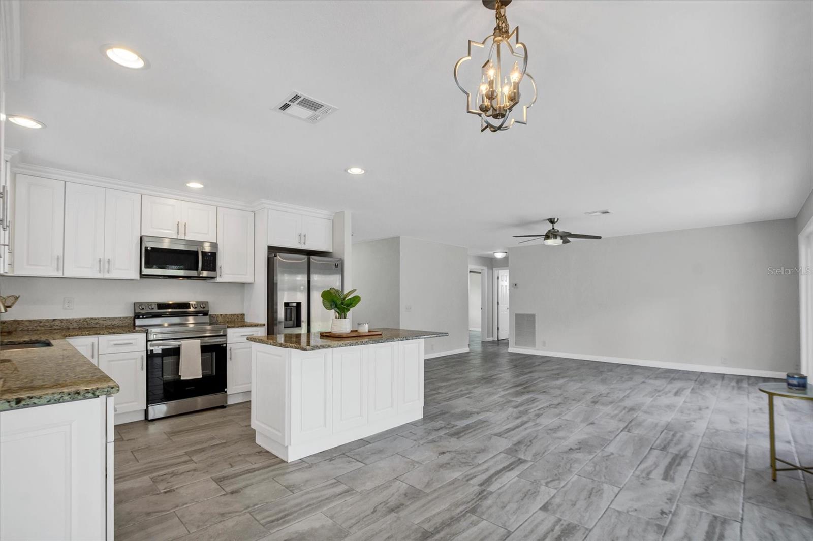 120 SANDBURG LN, WINTER HAVEN, FL, 33884