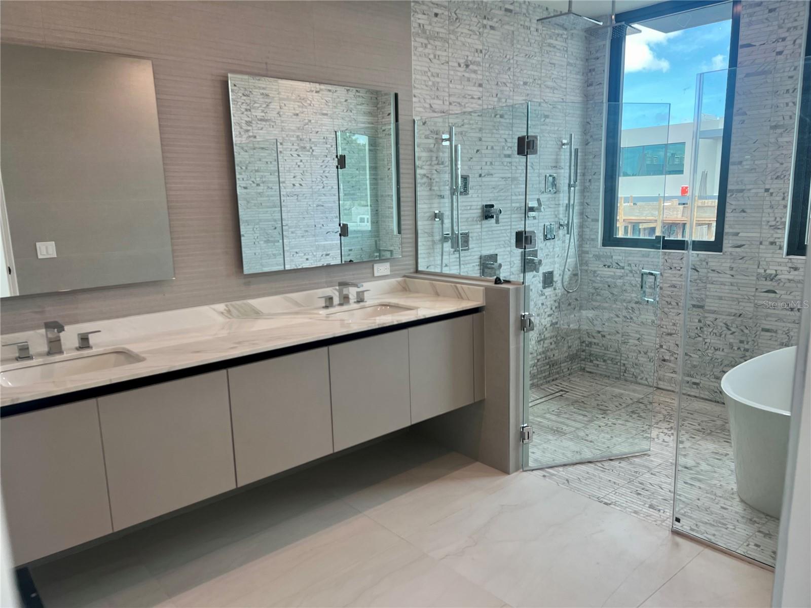 PR9119061 Property Photo