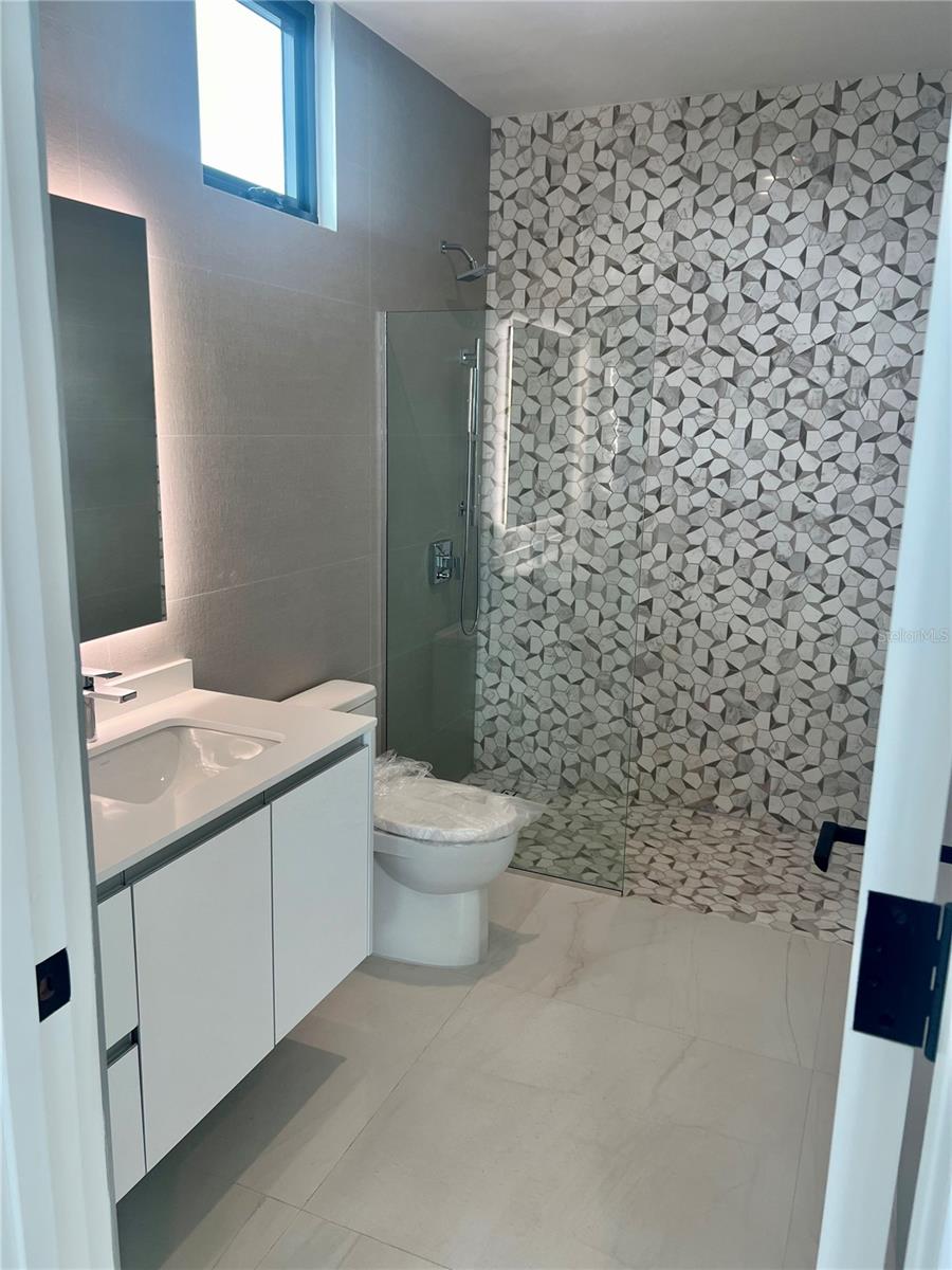 PR9119061 Property Photo