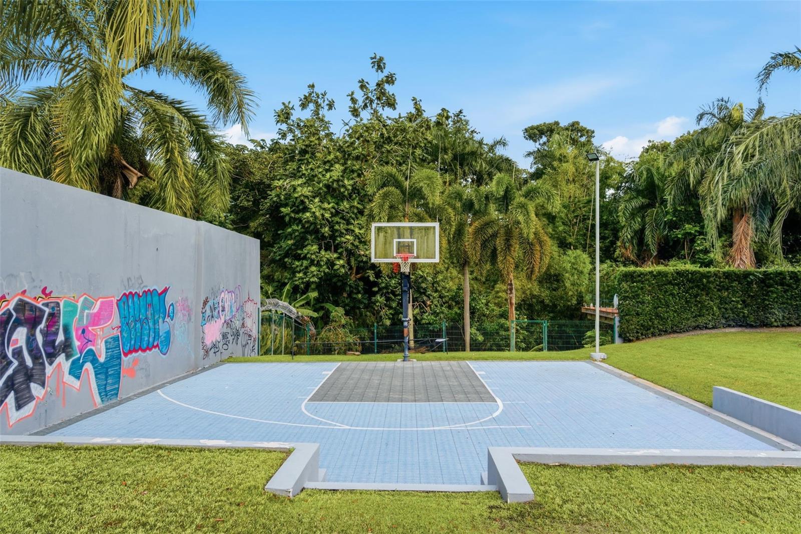 PR9119065 Property Photo