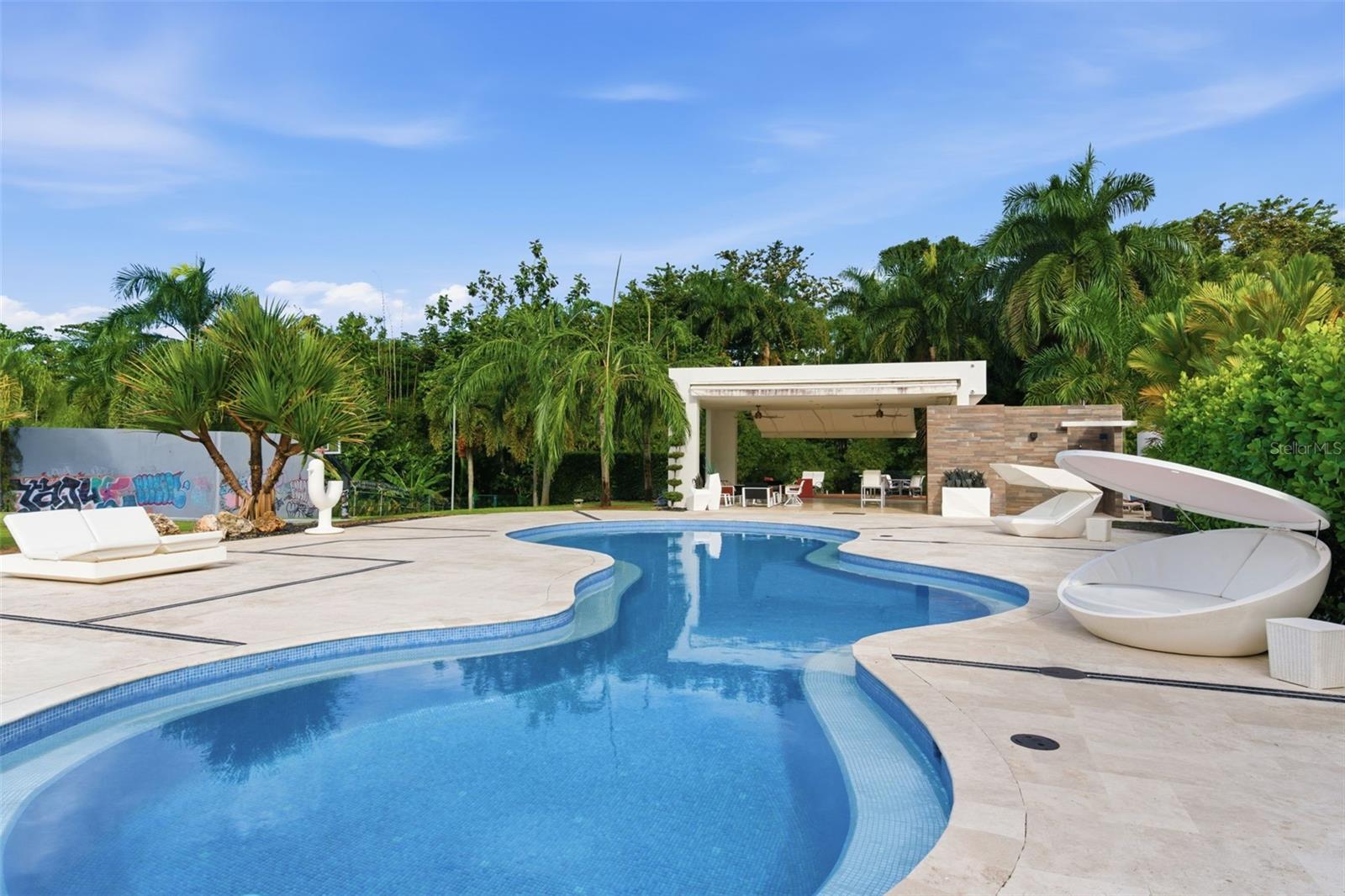 PR9119065 Property Photo