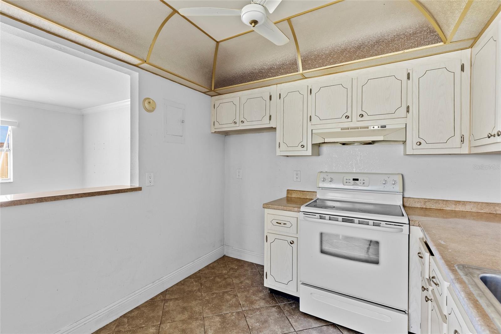 TB8472873 Property Photo