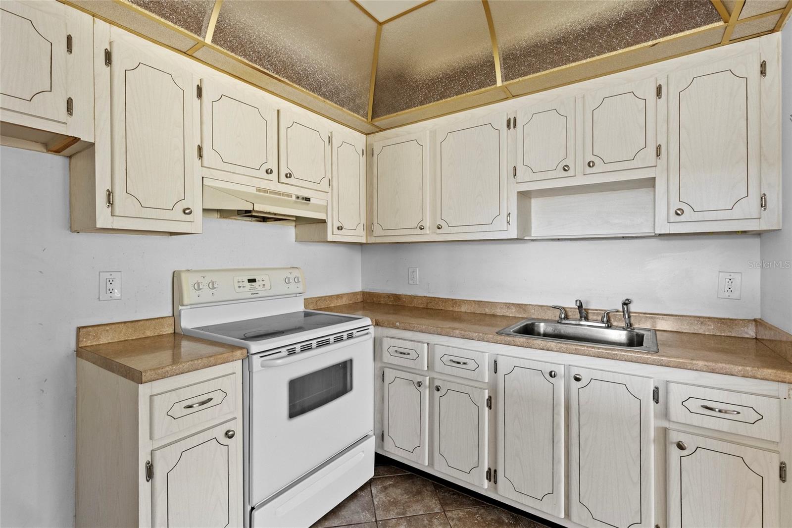 TB8472873 Property Photo