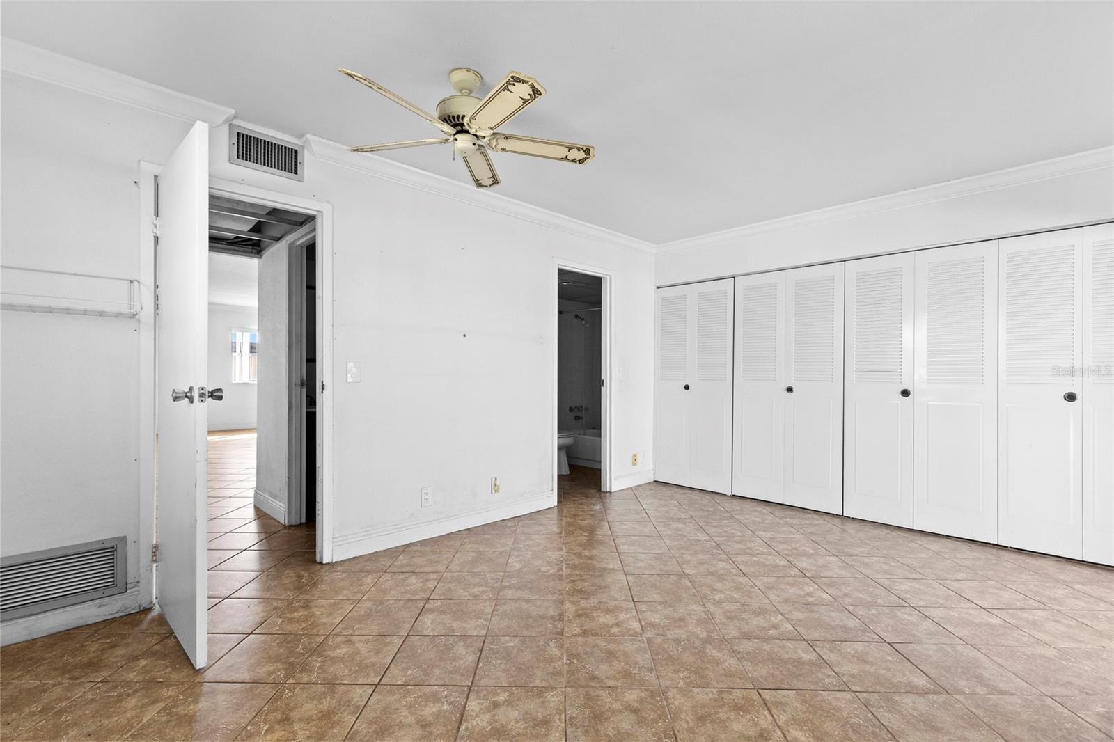 TB8472873 Property Photo