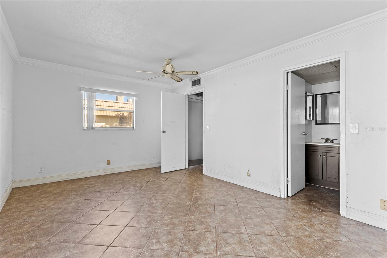 TB8472873 Property Photo