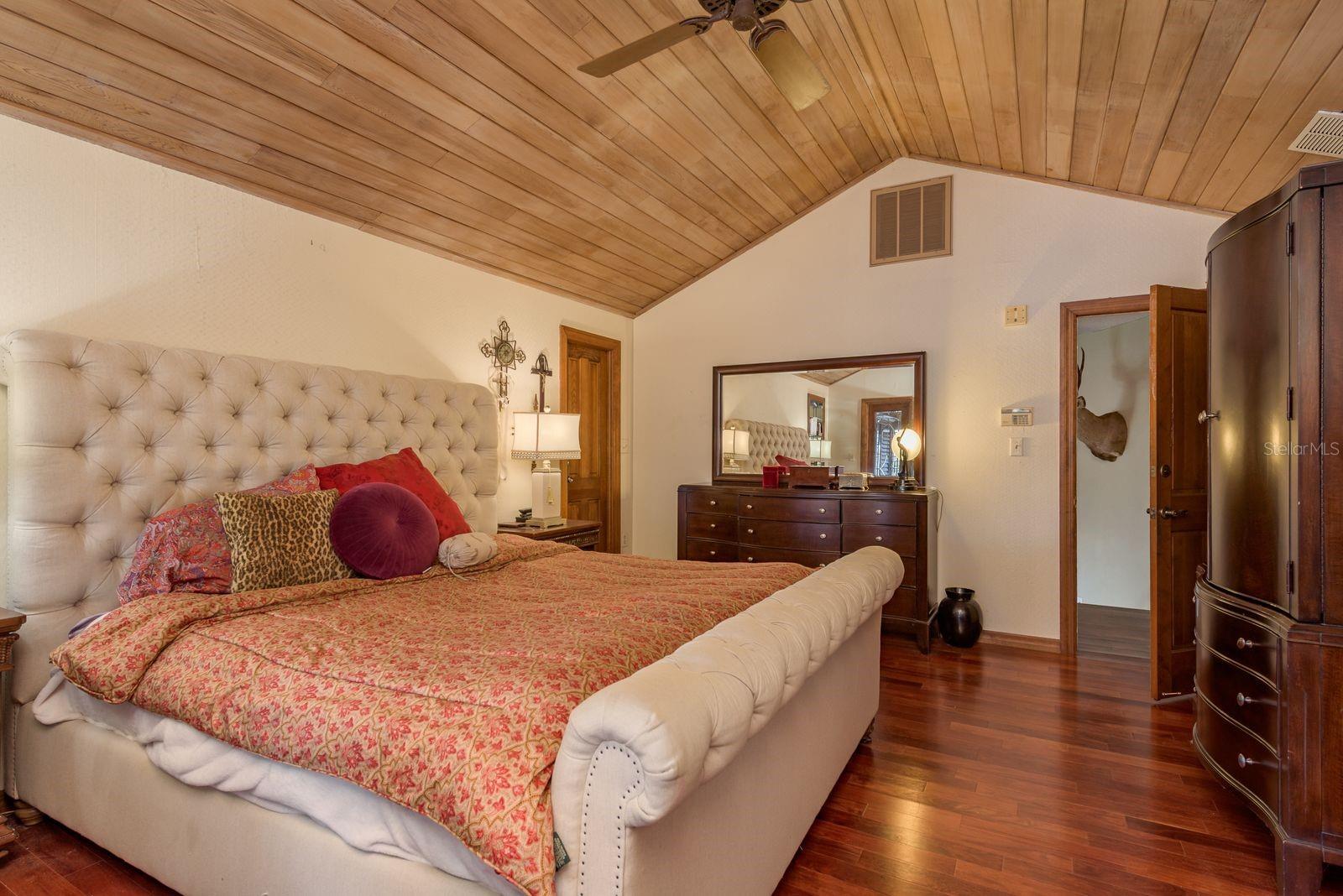 TB8472901 Property Photo