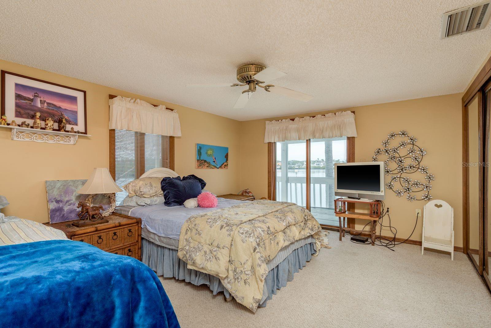 TB8472901 Property Photo