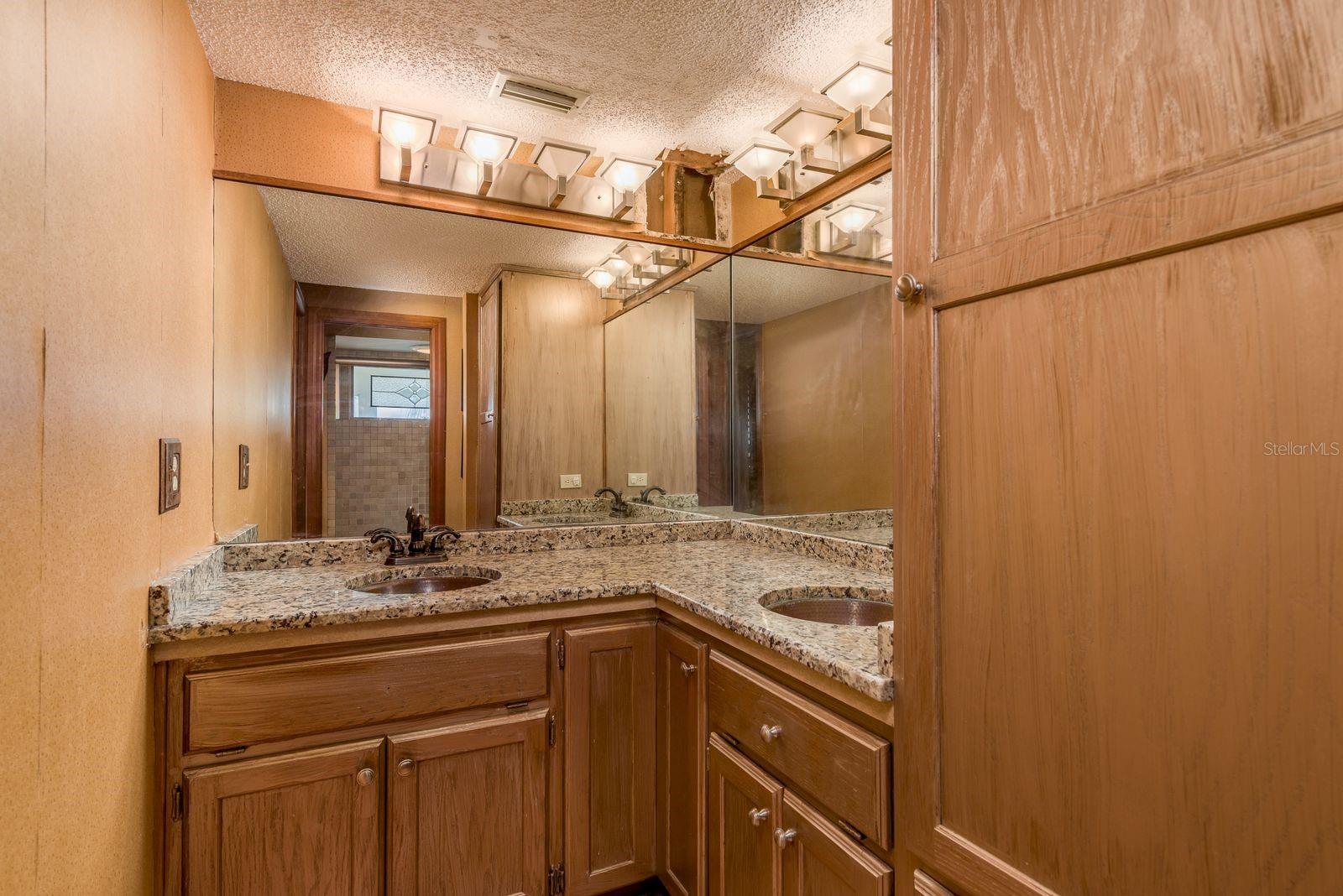 TB8472901 Property Photo