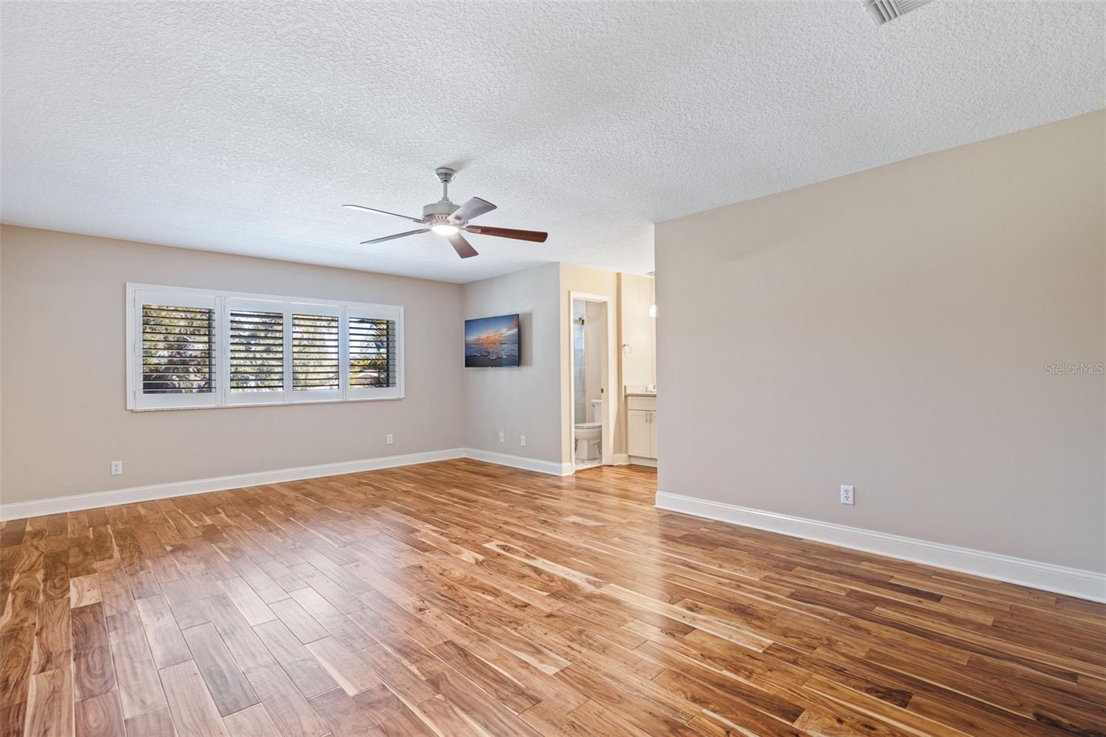 TB8472984 Property Photo