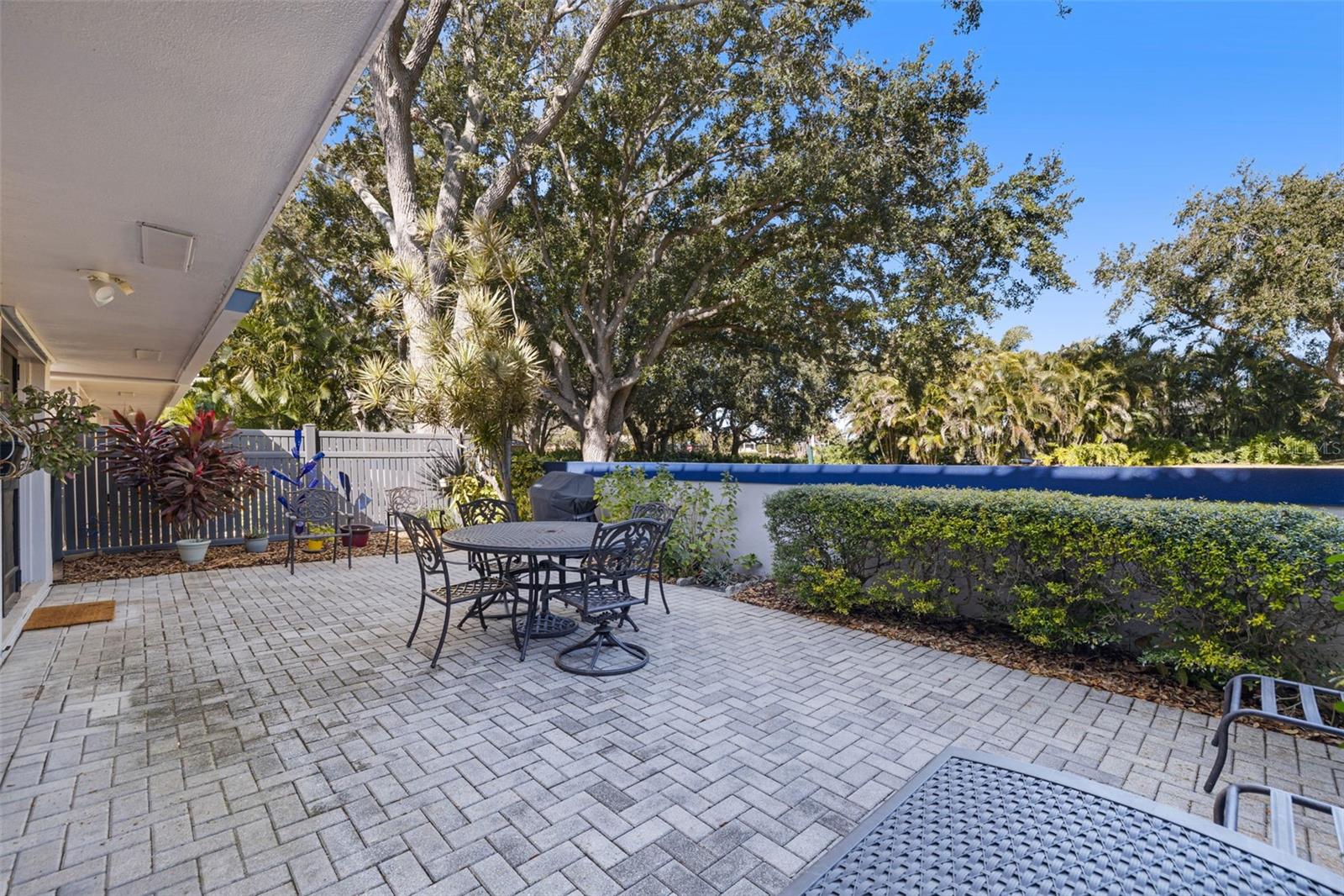 TB8472984 Property Photo