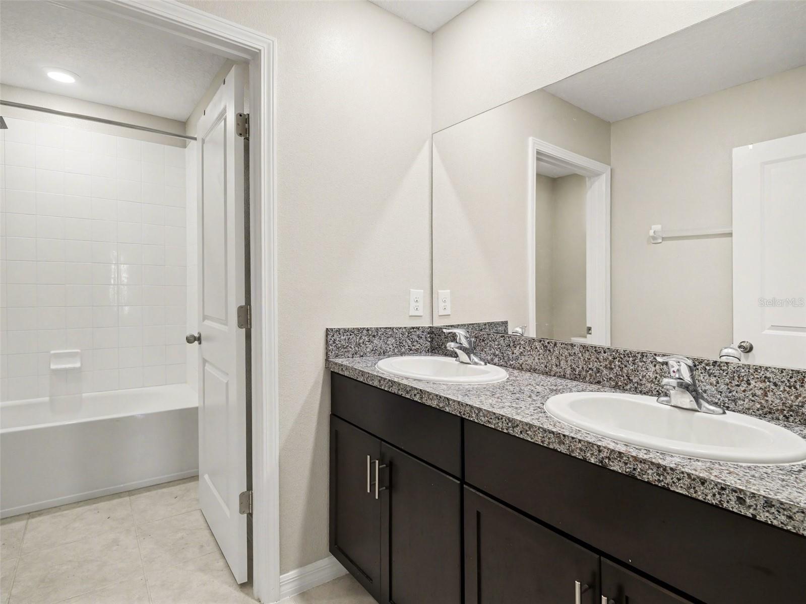 15453 BROAD BRUSH DR, SUN CITY CENTER, FL, 33573