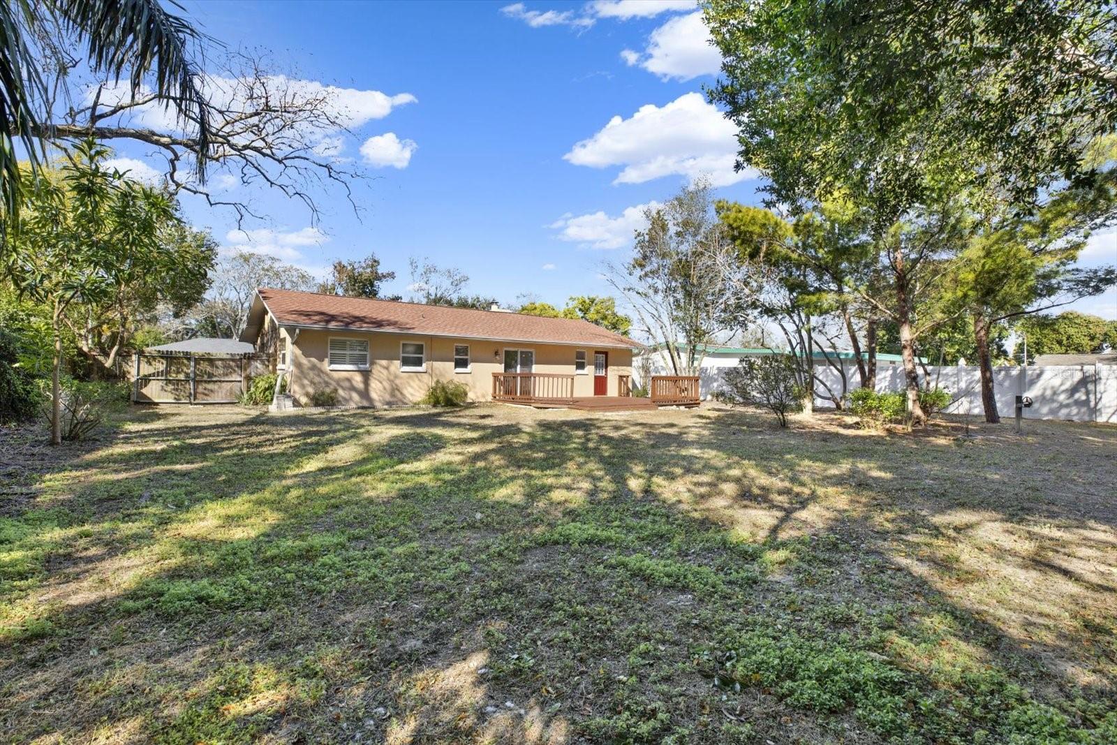 Huge backyard! Your pup's private dog park!