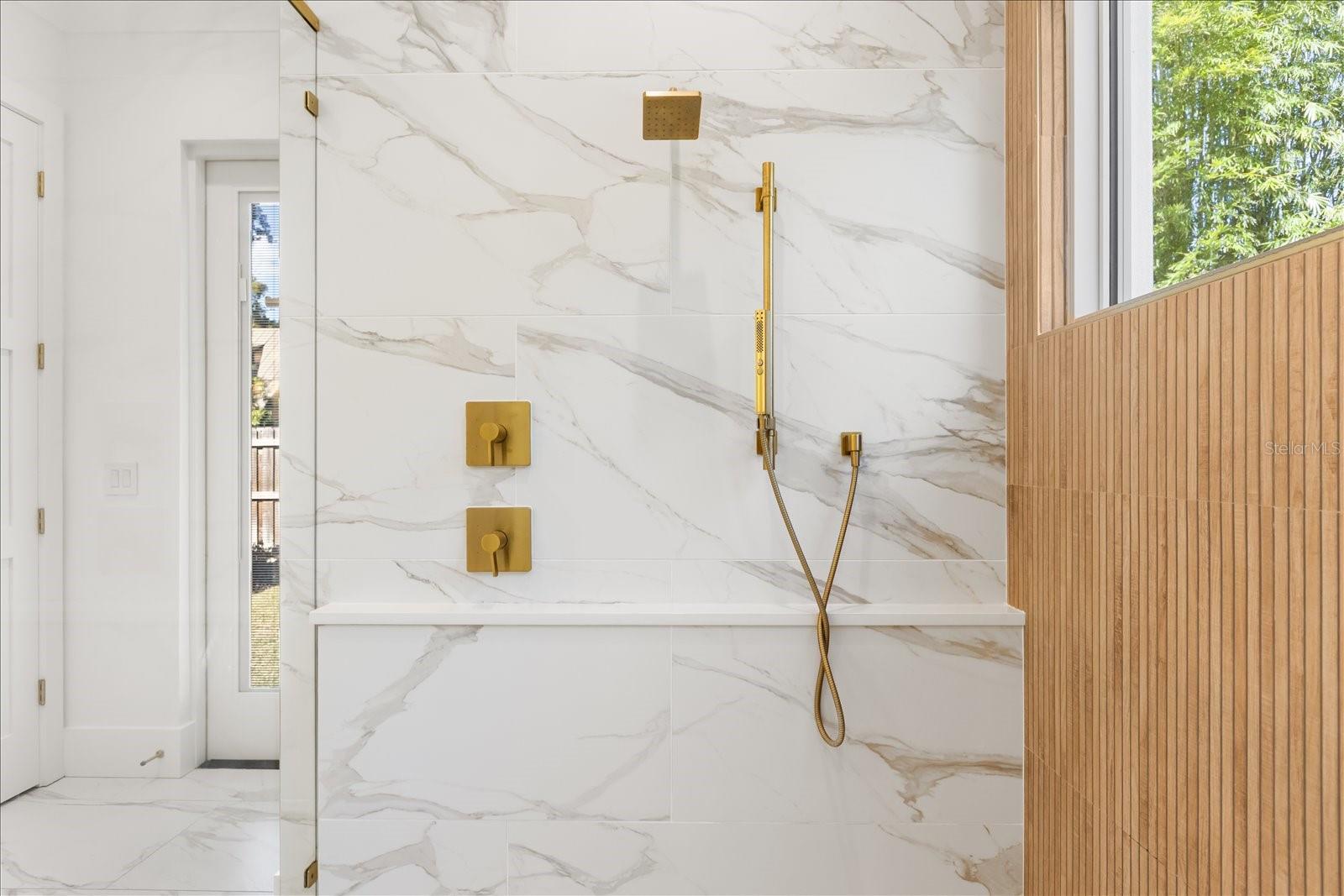 O6380037 Property Photo