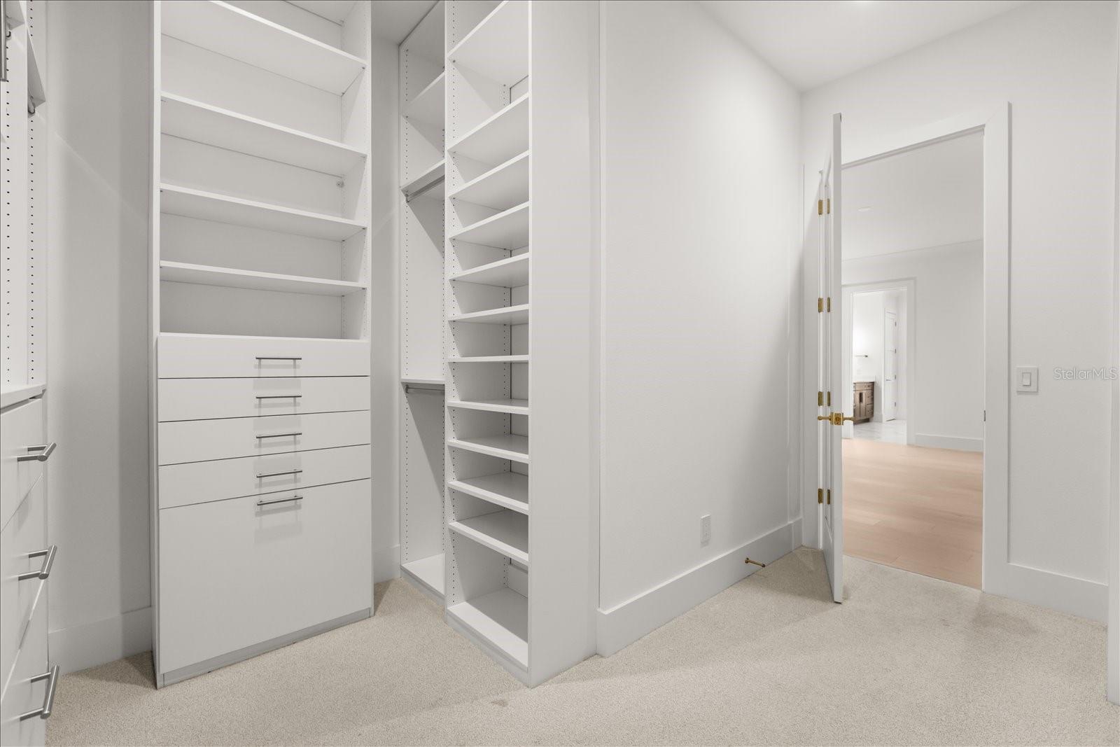 O6380037 Property Photo