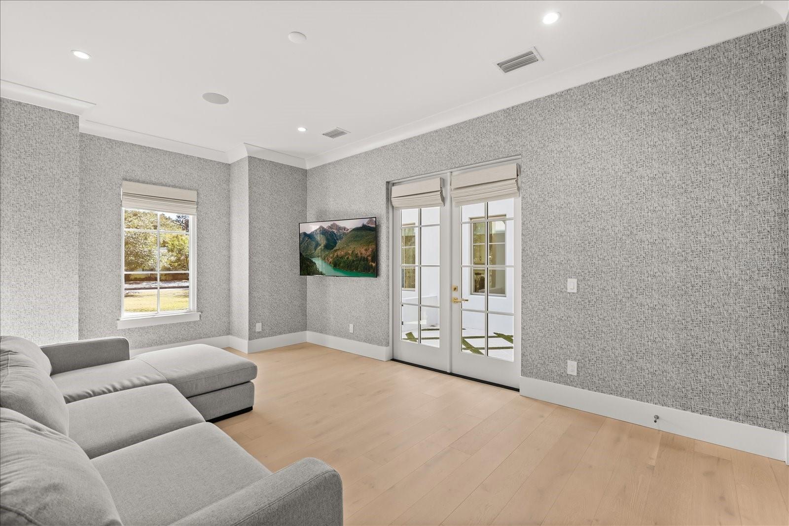 O6380037 Property Photo