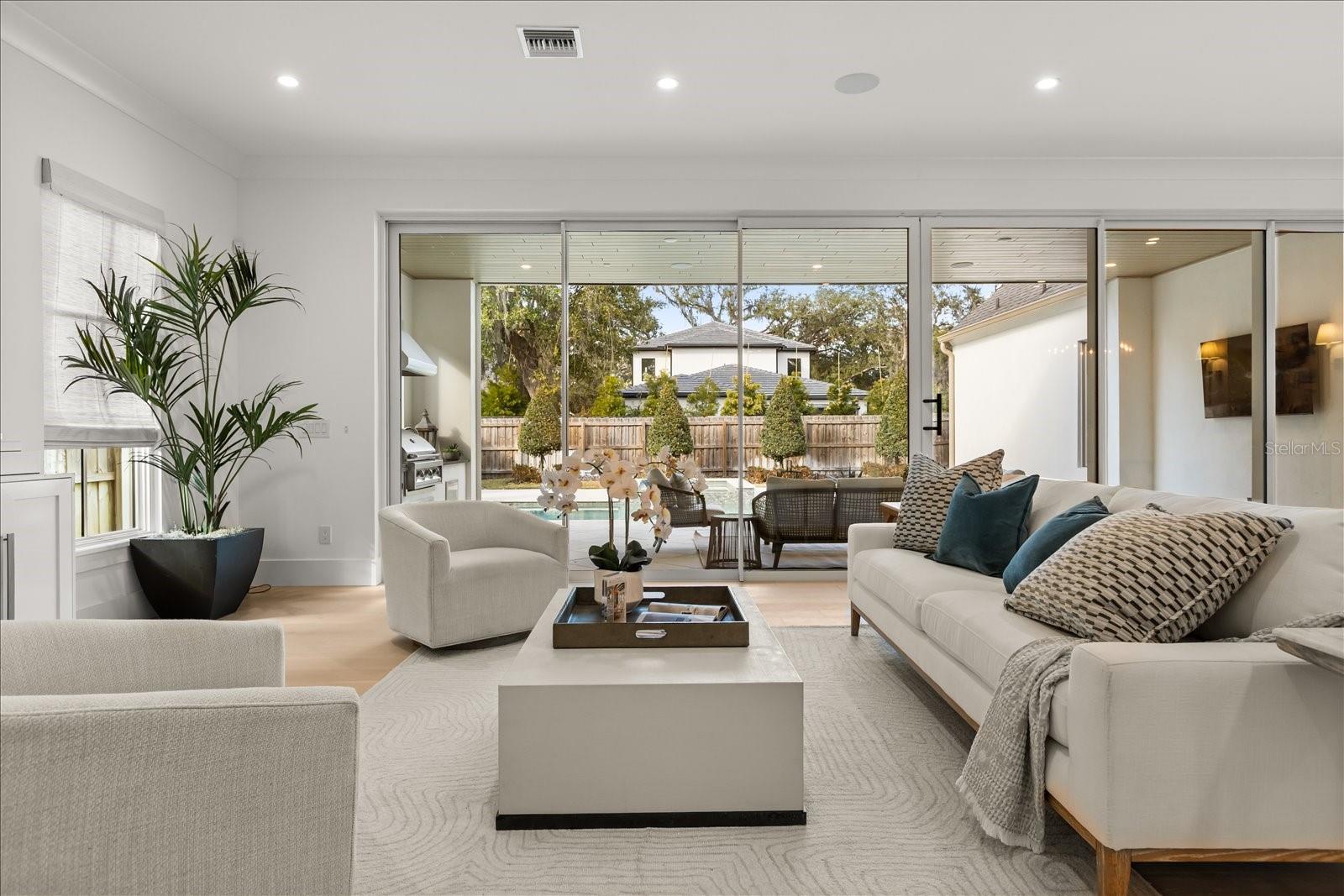 O6380037 Property Photo