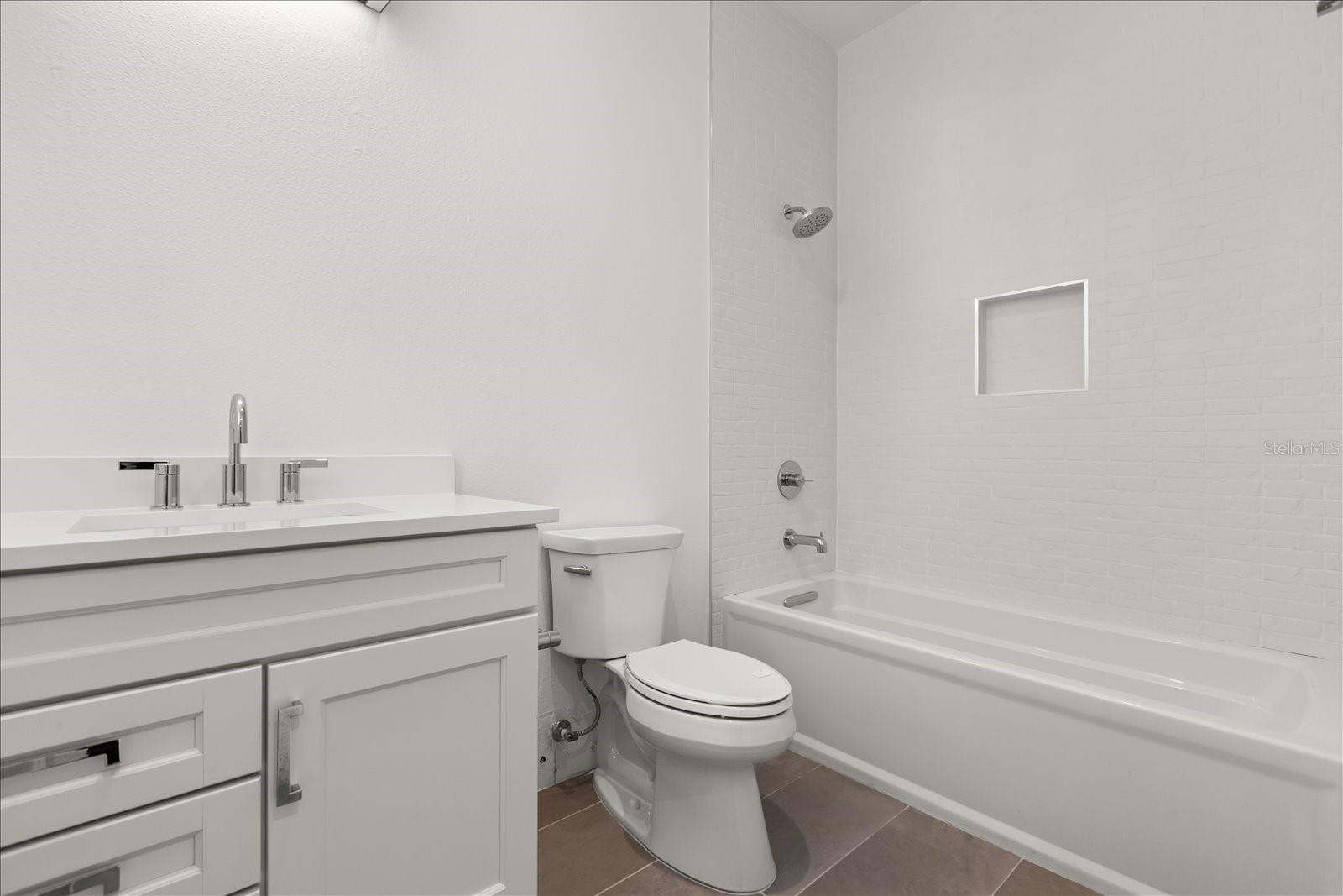 O6380037 Property Photo