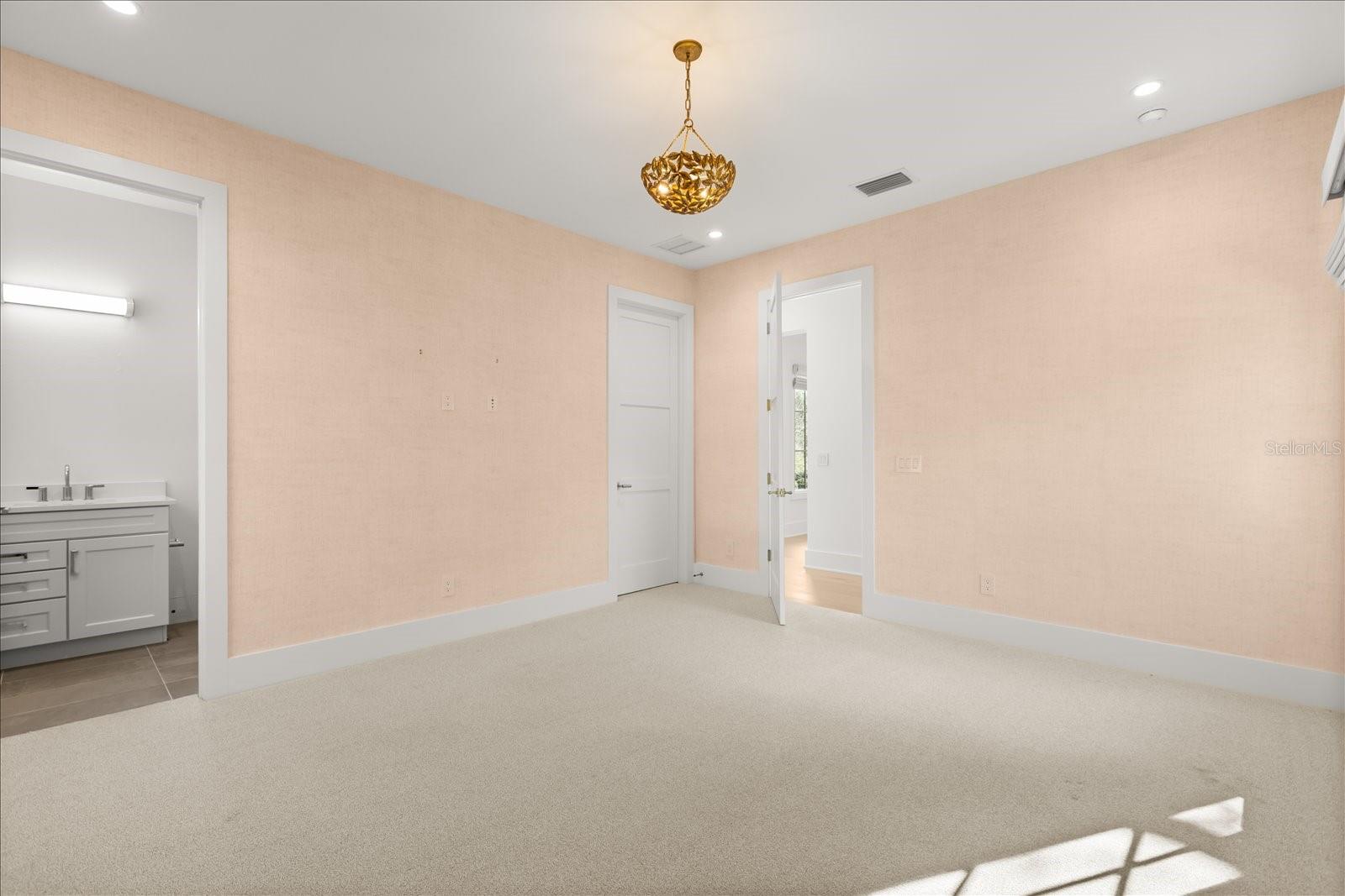 O6380037 Property Photo