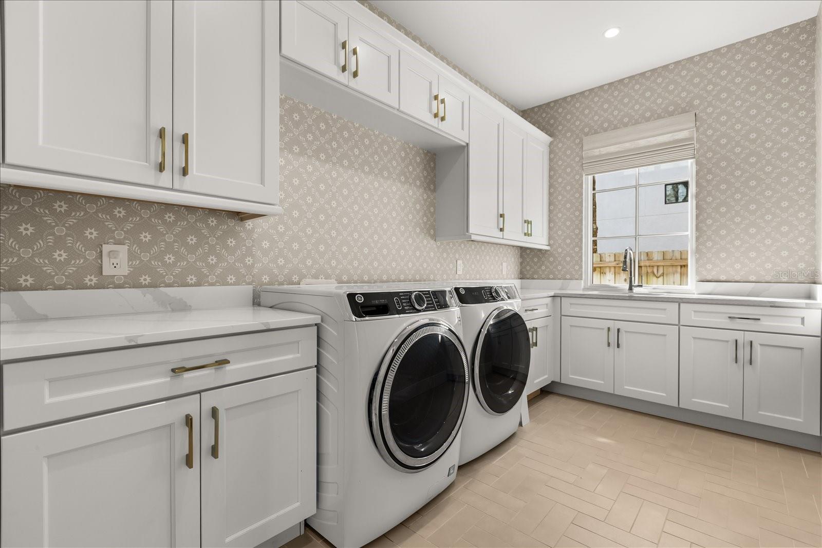 O6380037 Property Photo