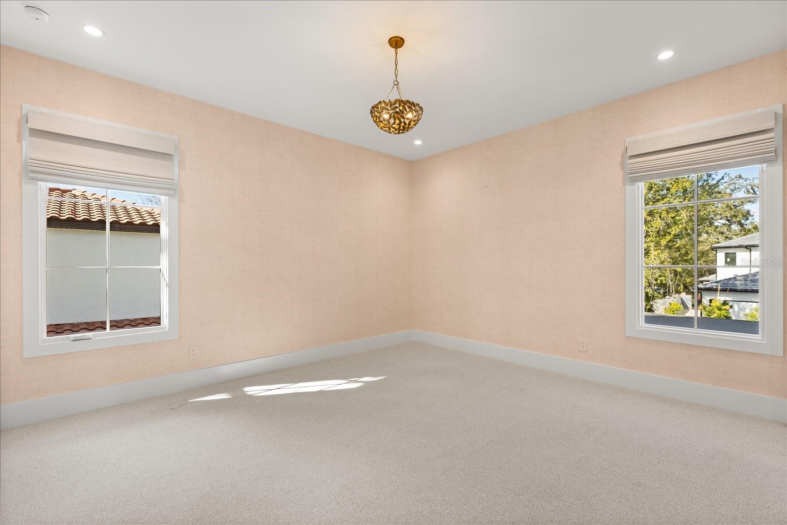 O6380037 Property Photo