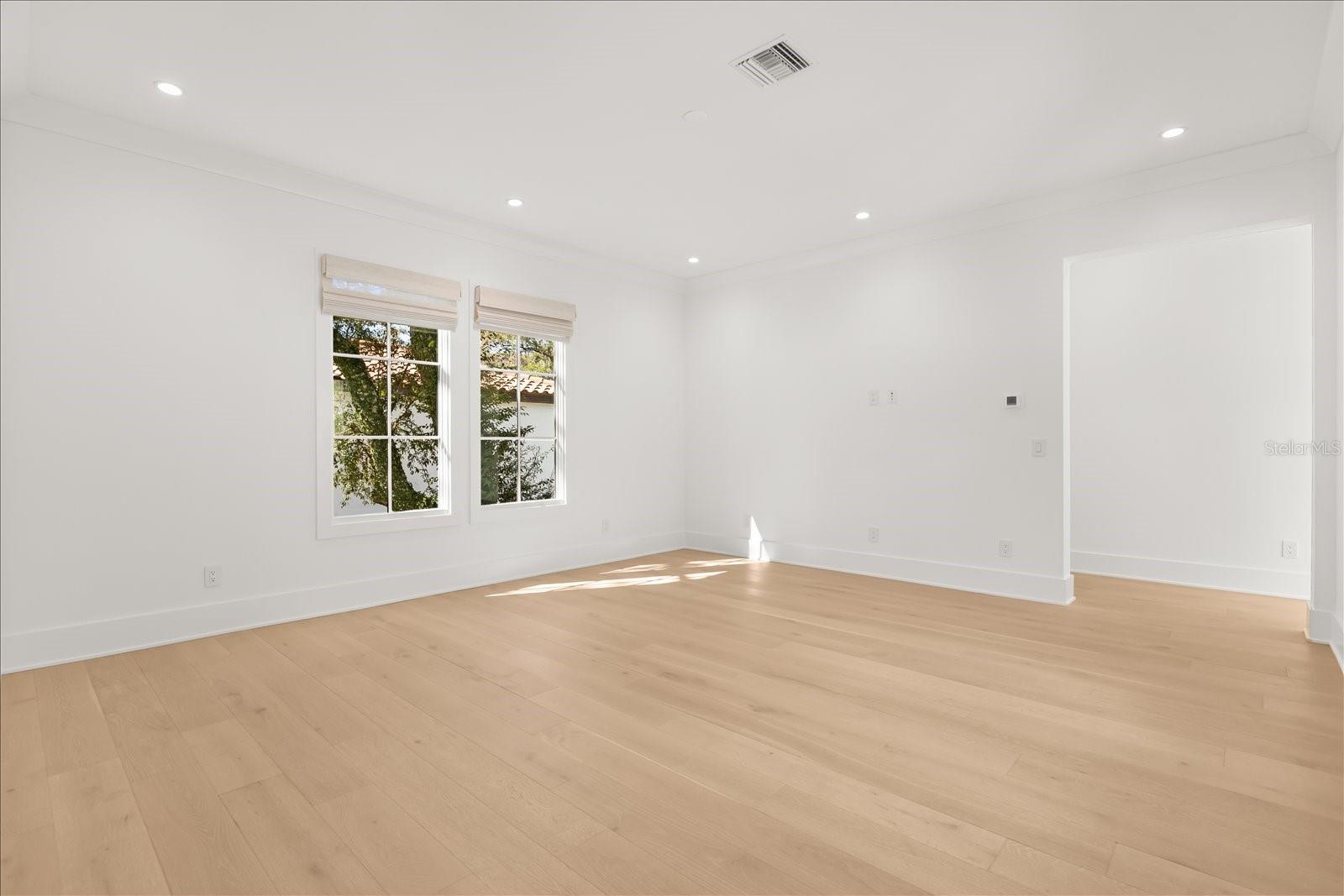 O6380037 Property Photo